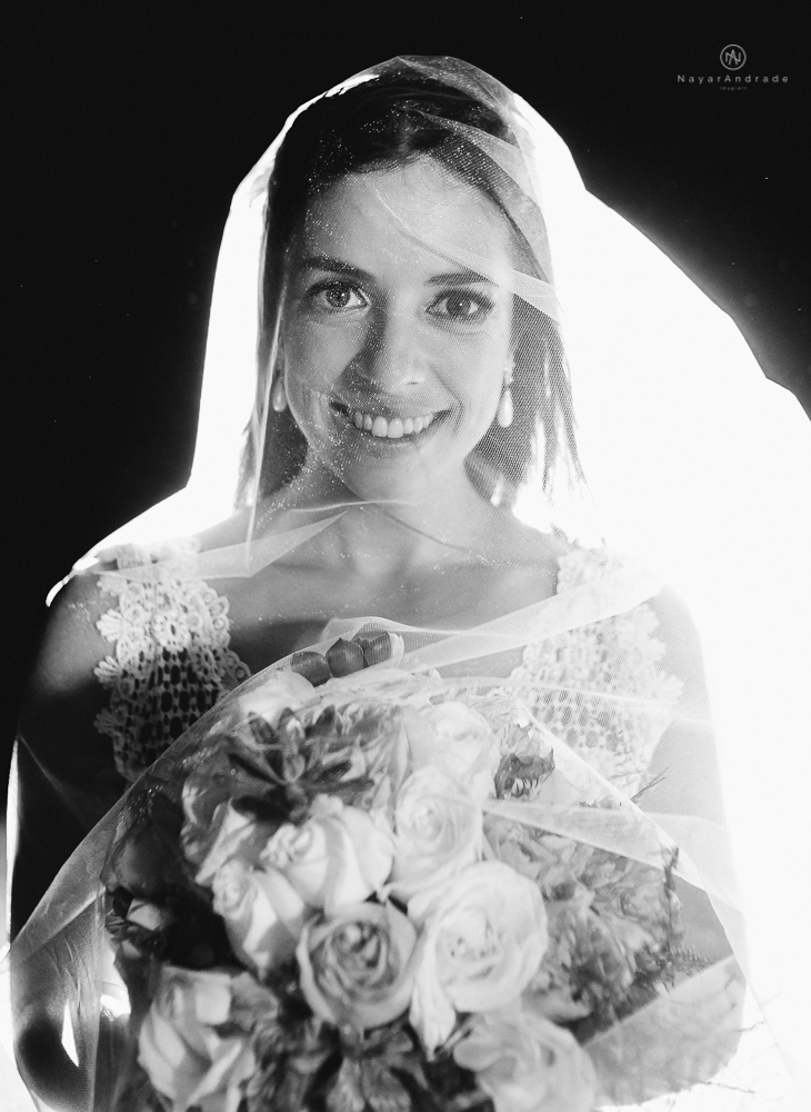 casamento rustico no campo de dia com cerimonia no jardim do sao vicente golf club noiva linda e classica com vestido de renda sem brilho e noivo de terno azul