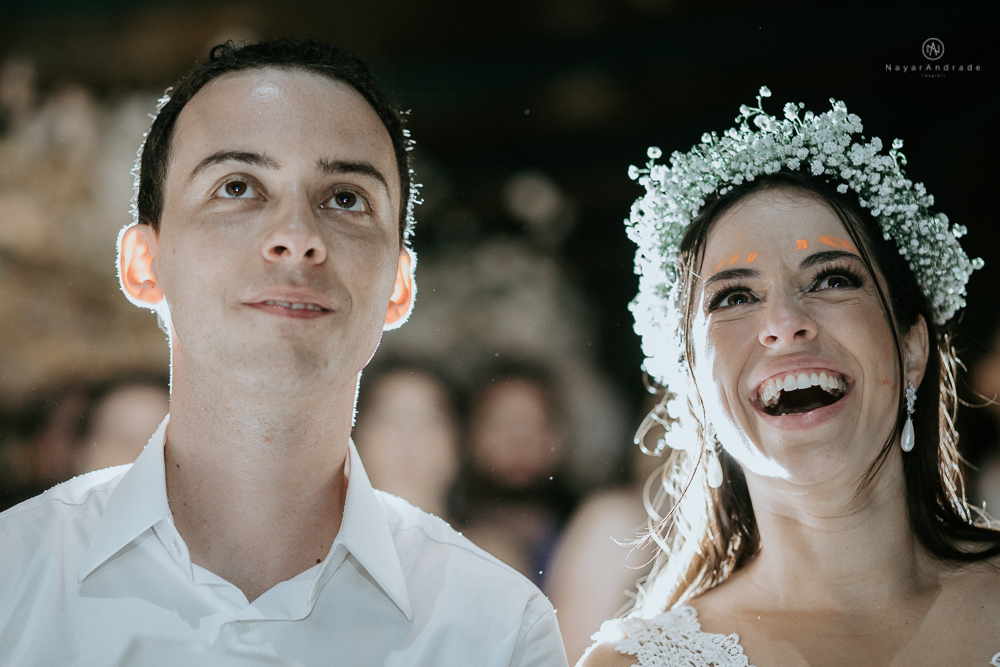 casamento rustico no campo de dia com cerimonia no jardim do sao vicente golf club noiva linda e classica com vestido de renda sem brilho e noivo de terno azul