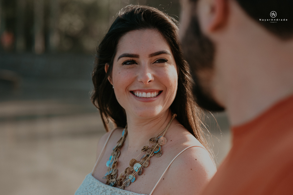 ensaio casal pre wedding feito na praia do guaruja de modo artistico diferente e emocionante fotos romanticas divertidas e sensuais feitas na agua  com drone 