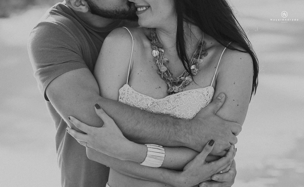 ensaio casal pre wedding feito na praia do guaruja de modo artistico diferente e emocionante fotos romanticas divertidas e sensuais feitas na agua  com drone 