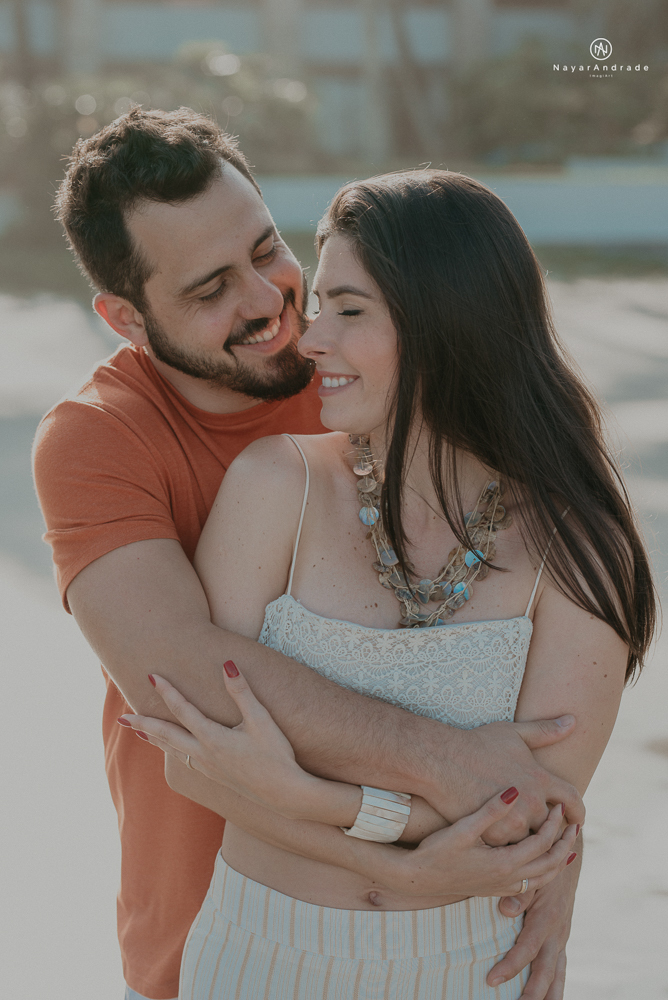 ensaio casal pre wedding feito na praia do guaruja de modo artistico diferente e emocionante fotos romanticas divertidas e sensuais feitas na agua  com drone 