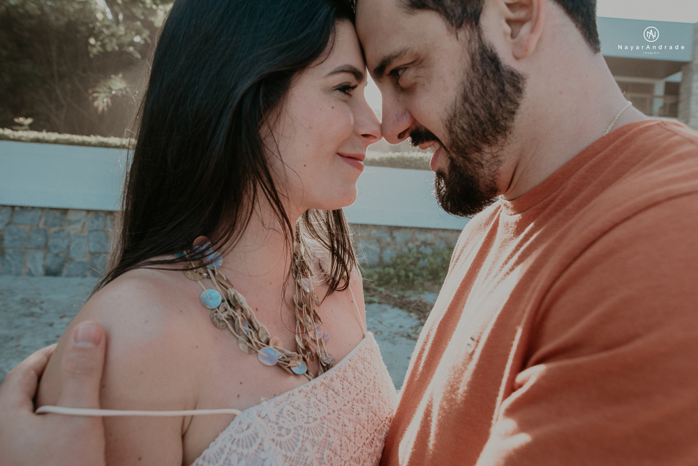 ensaio casal pre wedding feito na praia do guaruja de modo artistico diferente e emocionante fotos romanticas divertidas e sensuais feitas na agua  com drone 