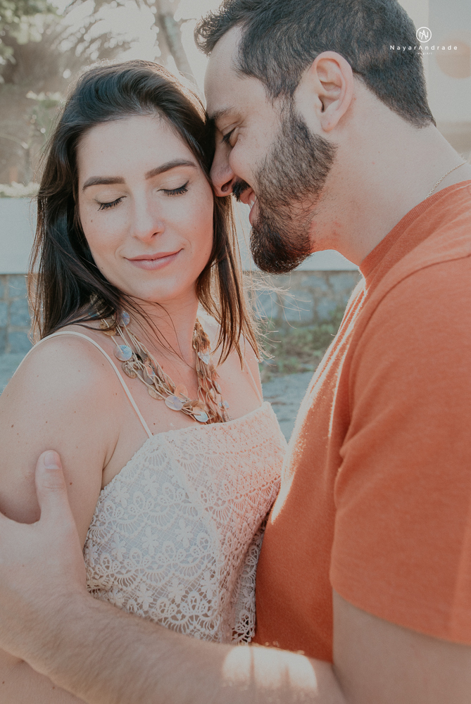 ensaio casal pre wedding feito na praia do guaruja de modo artistico diferente e emocionante fotos romanticas divertidas e sensuais feitas na agua  com drone 