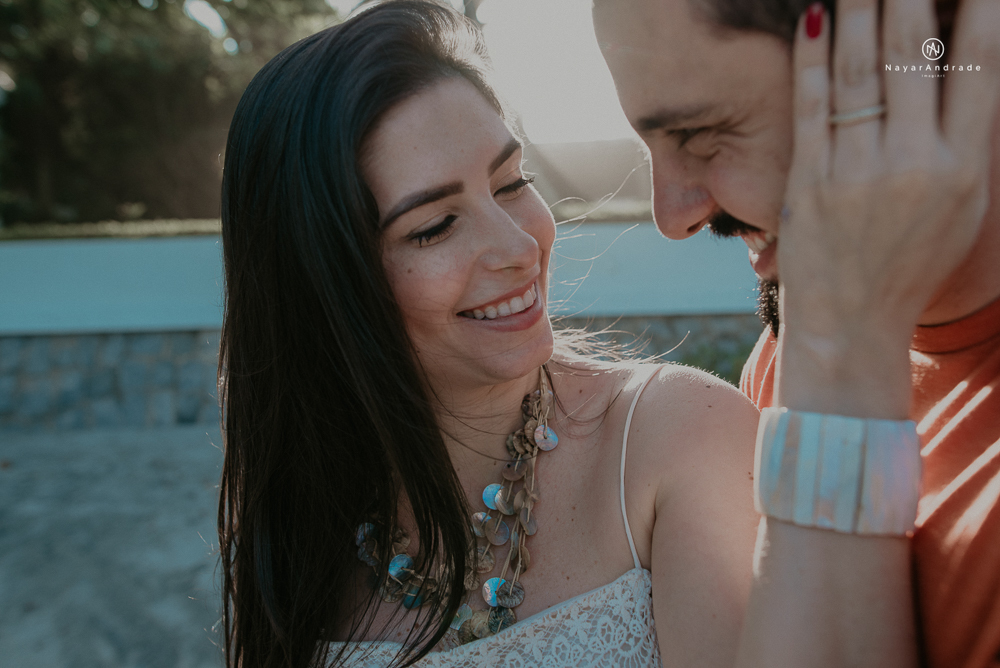 ensaio casal pre wedding feito na praia do guaruja de modo artistico diferente e emocionante fotos romanticas divertidas e sensuais feitas na agua  com drone 