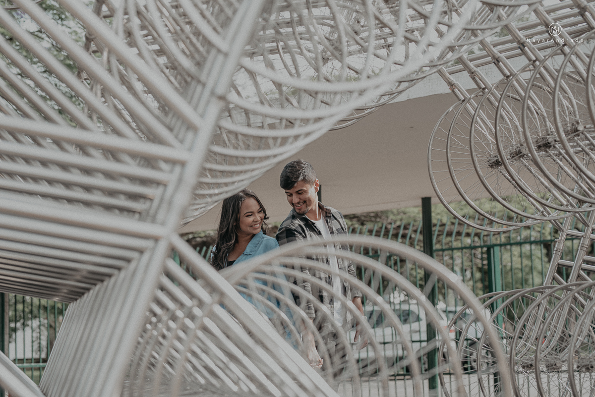 ensaio romantido pre wedding de casal no parque do ibirapuera em sao paulo em um fim de tarde com a fotografa nayara andrade de santos