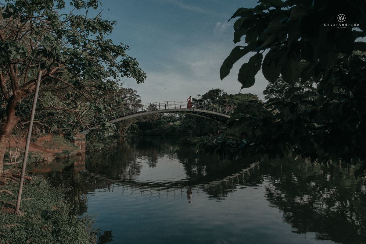 ensaio romantido pre wedding de casal no parque do ibirapuera em sao paulo em um fim de tarde com a fotografa nayara andrade de santos