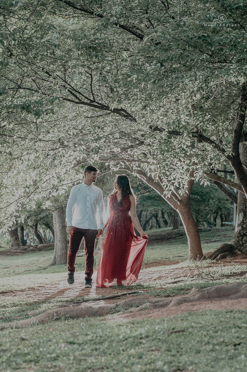 ensaio romantido pre wedding de casal no parque do ibirapuera em sao paulo em um fim de tarde com a fotografa nayara andrade de santos