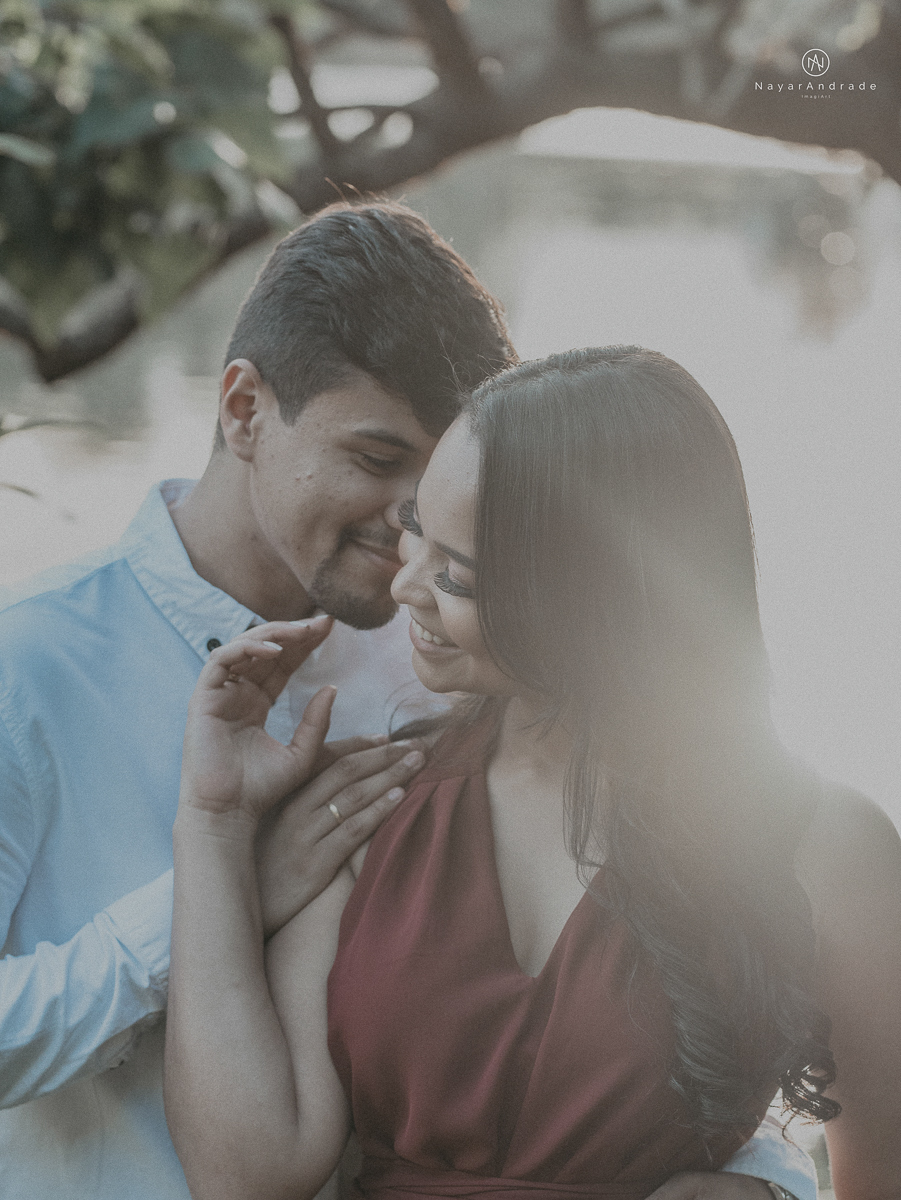 ensaio romantido pre wedding de casal no parque do ibirapuera em sao paulo em um fim de tarde com a fotografa nayara andrade de santos