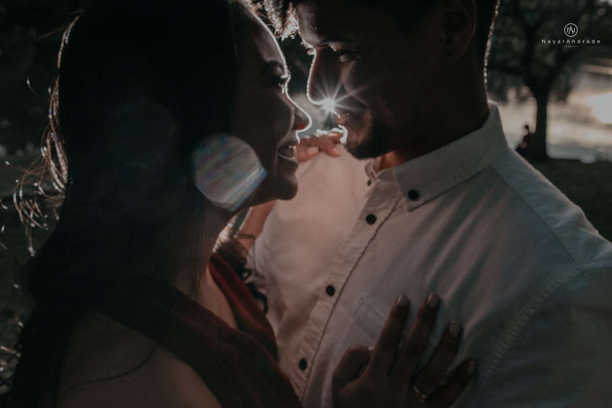 ensaio romantido pre wedding de casal no parque do ibirapuera em sao paulo em um fim de tarde com a fotografa nayara andrade de santos