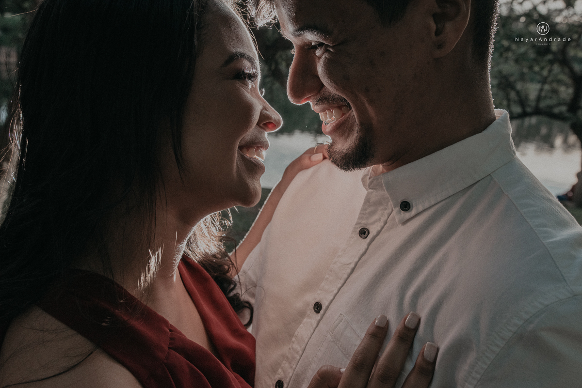 ensaio romantido pre wedding de casal no parque do ibirapuera em sao paulo em um fim de tarde com a fotografa nayara andrade de santos