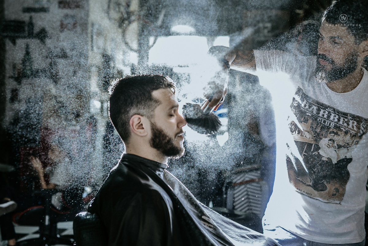 casamento classico noivo com terno marsala e noiva com mantilha no santuario de santo antonio do valongo em santos fotos feitas com o por do sol pela fotografa premiada nayara andrade de santos