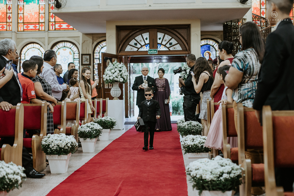 Fotos de cerimonia de casamento na igreja paroquia sao francisco de assis com fotos dos vitrais coloridos ideias de fotos artisticas na igreja