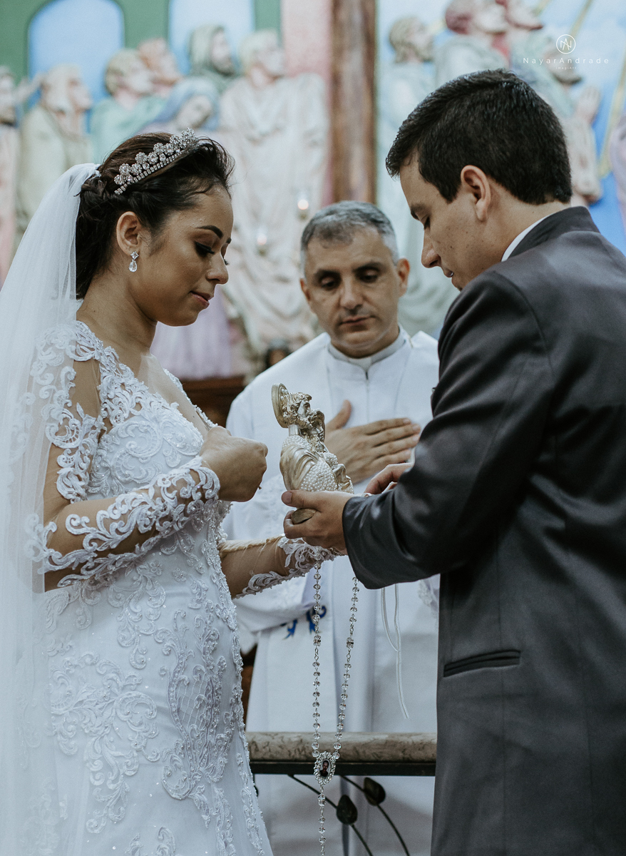 Fotos de cerimonia de casamento na igreja paroquia sao francisco de assis com fotos dos vitrais coloridos ideias de fotos artisticas na igreja