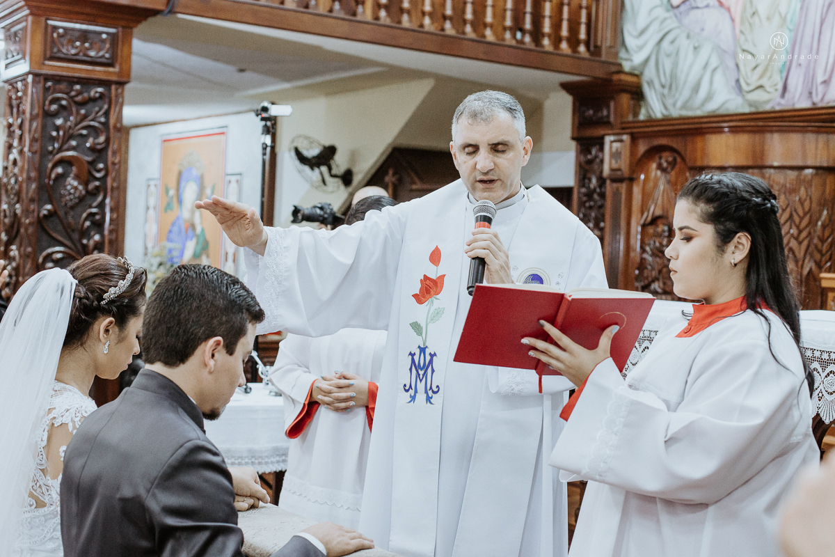 Fotos de cerimonia de casamento na igreja paroquia sao francisco de assis com fotos dos vitrais coloridos ideias de fotos artisticas na igreja