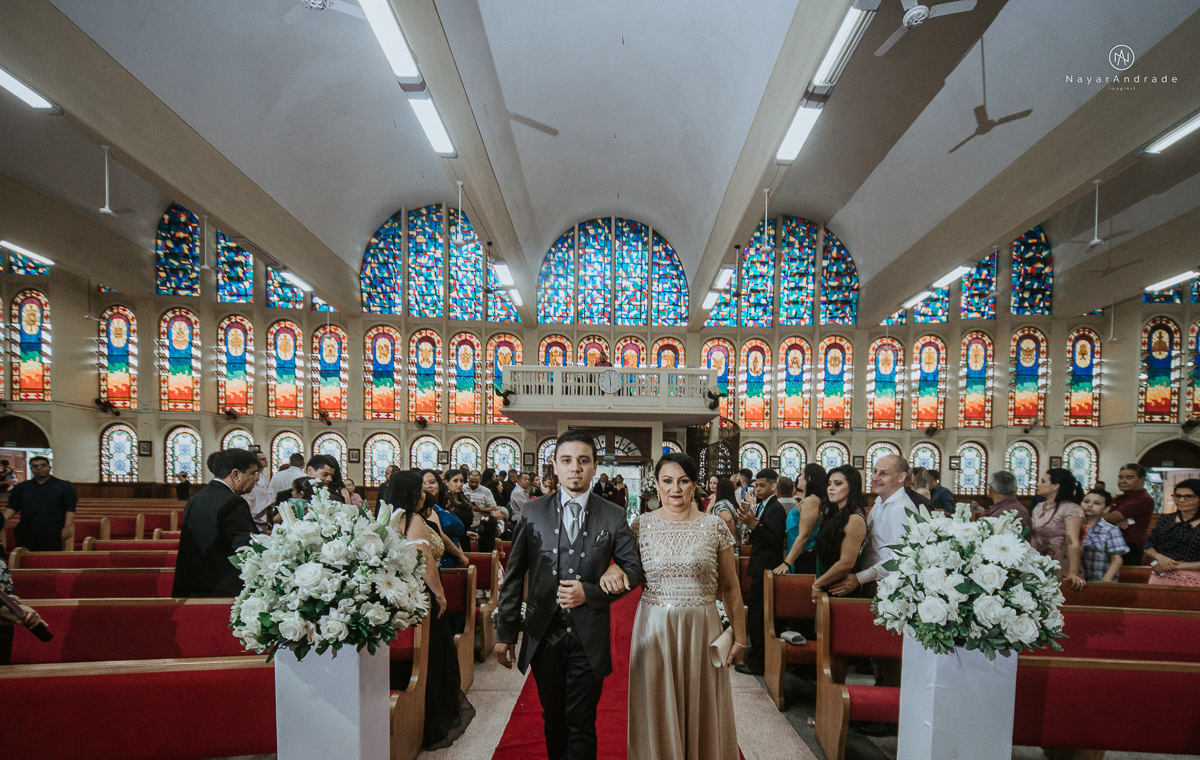 Fotos de cerimonia de casamento na igreja paroquia sao francisco de assis com fotos dos vitrais coloridos ideias de fotos artisticas na igreja