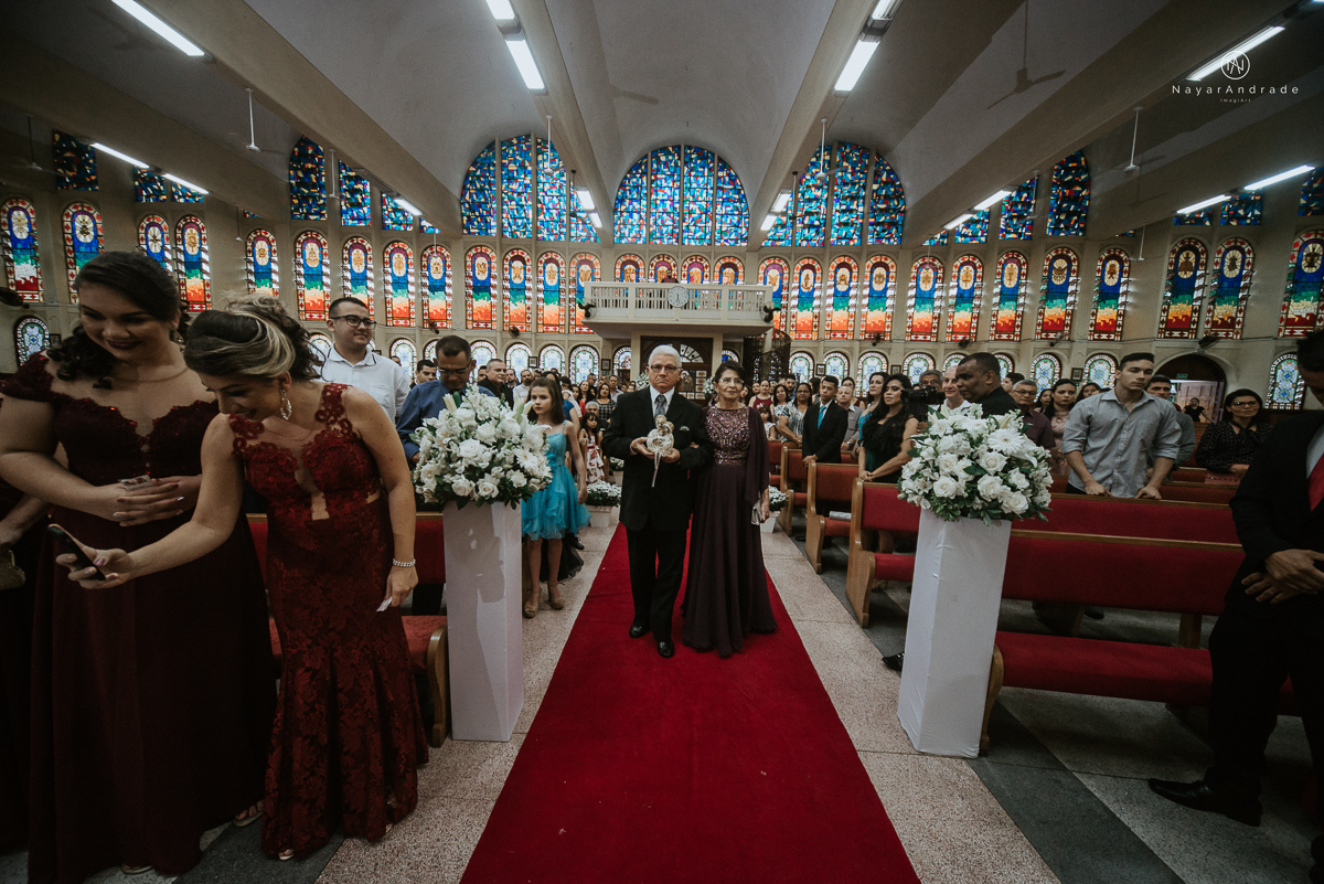 Fotos de cerimonia de casamento na igreja paroquia sao francisco de assis com fotos dos vitrais coloridos ideias de fotos artisticas na igreja