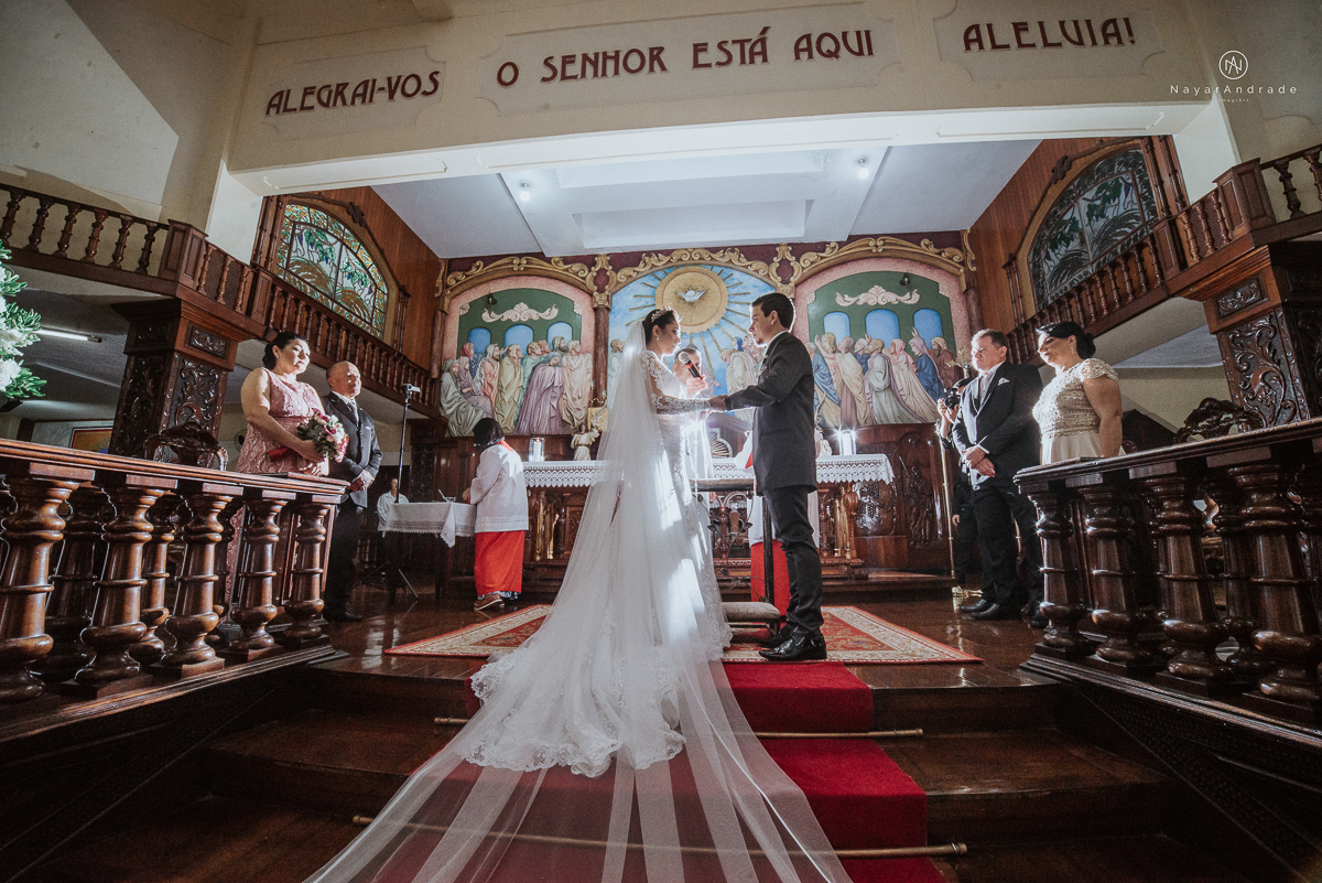 Fotos de cerimonia de casamento na igreja paroquia sao francisco de assis com fotos dos vitrais coloridos ideias de fotos artisticas na igreja
