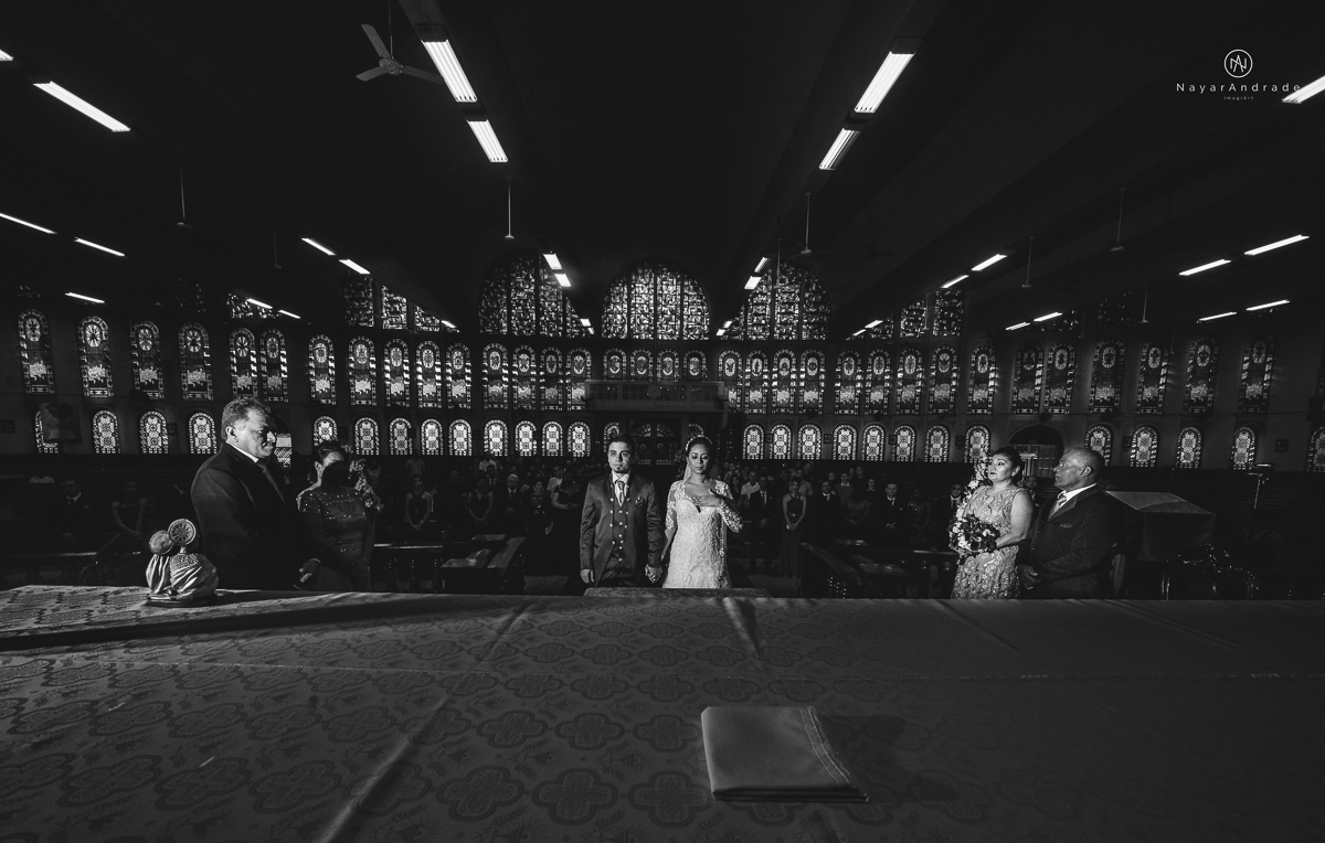 Fotos de cerimonia de casamento na igreja paroquia sao francisco de assis com fotos dos vitrais coloridos ideias de fotos artisticas na igreja