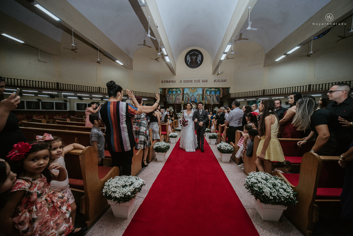 Fotos de cerimonia de casamento na igreja paroquia sao francisco de assis com fotos dos vitrais coloridos ideias de fotos artisticas na igreja