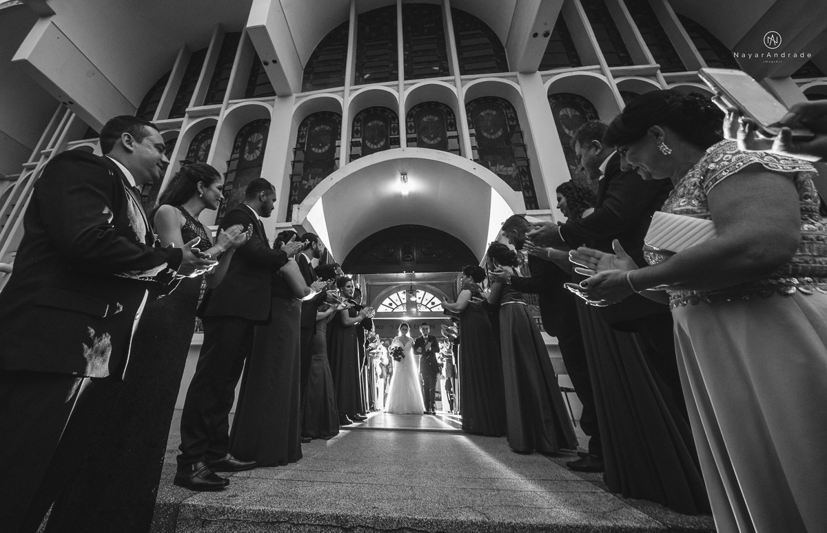 Fotos de cerimonia de casamento na igreja paroquia sao francisco de assis com fotos dos vitrais coloridos ideias de fotos artisticas na igreja