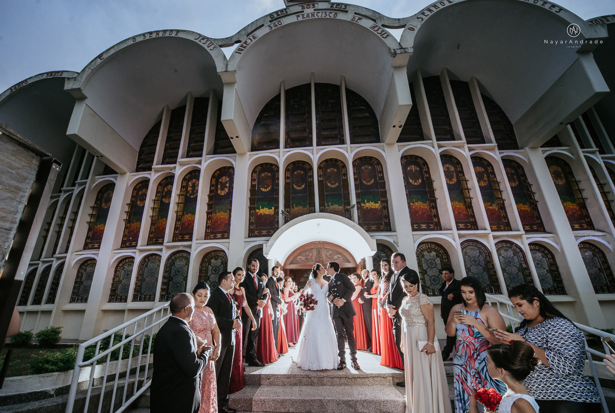 Fotos de cerimonia de casamento na igreja paroquia sao francisco de assis com fotos dos vitrais coloridos ideias de fotos artisticas na igreja