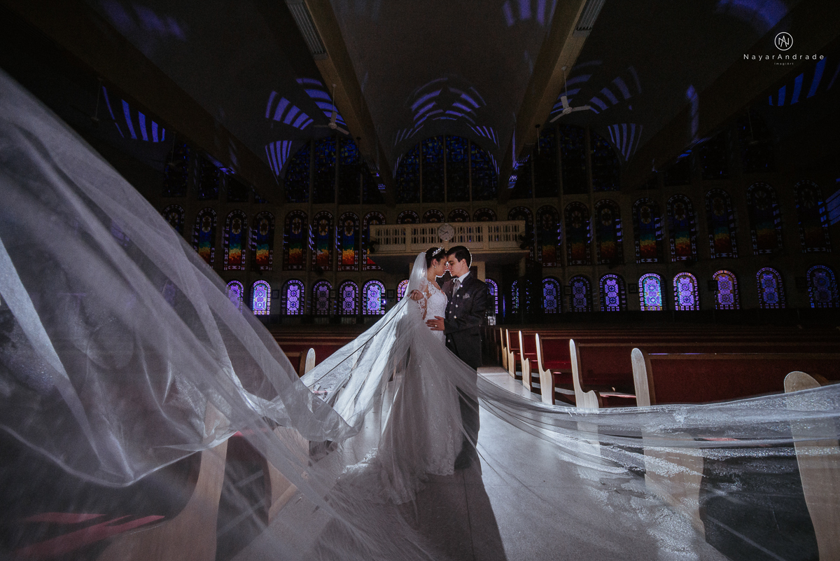 Fotos de cerimonia de casamento na igreja paroquia sao francisco de assis com fotos dos vitrais coloridos ideias de fotos artisticas na igreja