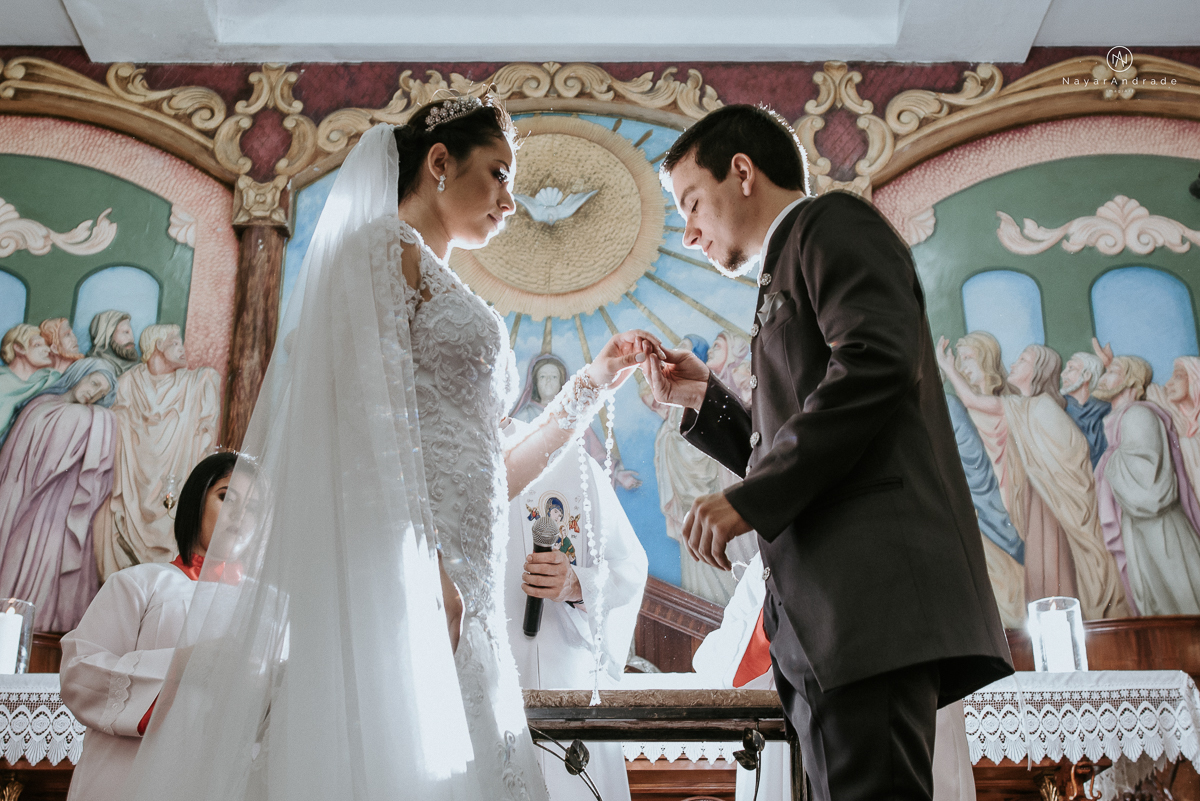 Fotos de cerimonia de casamento na igreja paroquia sao francisco de assis com fotos dos vitrais coloridos ideias de fotos artisticas na igreja