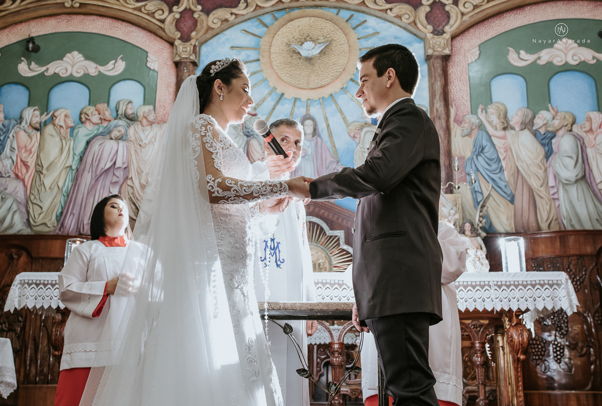 Fotos de cerimonia de casamento na igreja paroquia sao francisco de assis com fotos dos vitrais coloridos ideias de fotos artisticas na igreja