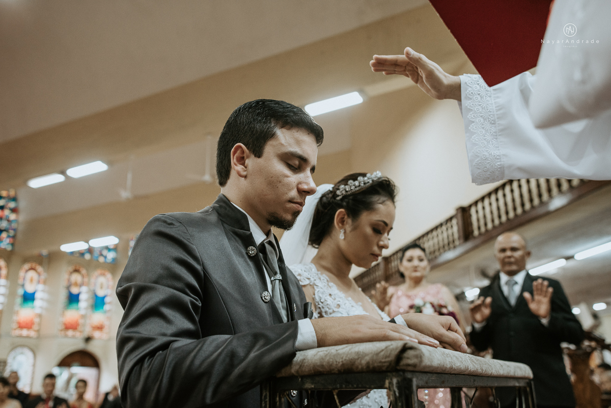 Fotos de cerimonia de casamento na igreja paroquia sao francisco de assis com fotos dos vitrais coloridos ideias de fotos artisticas na igreja