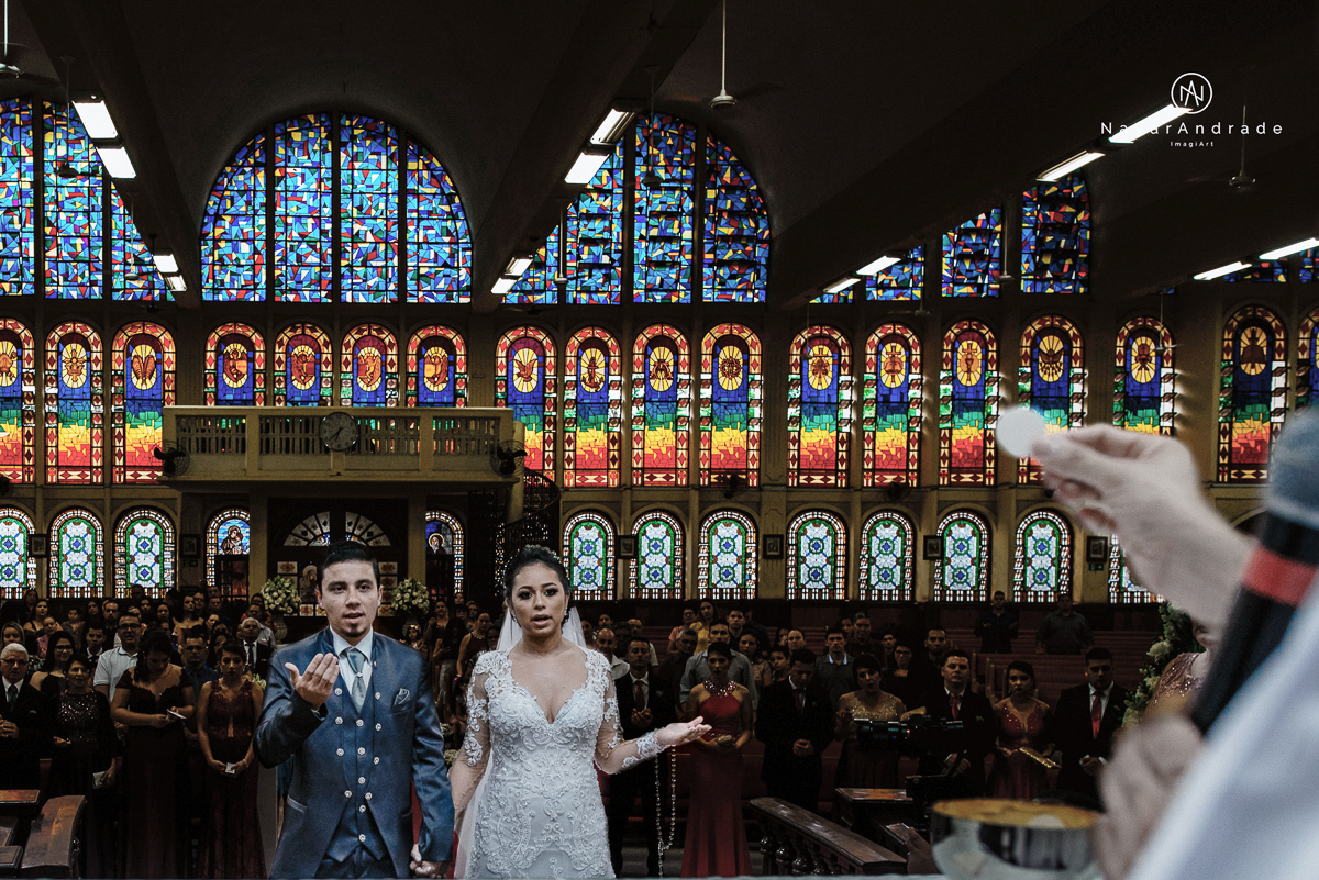 Fotos de cerimonia de casamento na igreja paroquia sao francisco de assis com fotos dos vitrais coloridos ideias de fotos artisticas na igreja