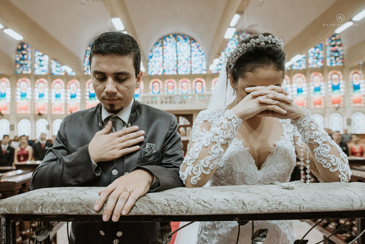 Fotos de cerimonia de casamento na igreja paroquia sao francisco de assis com fotos dos vitrais coloridos ideias de fotos artisticas na igreja