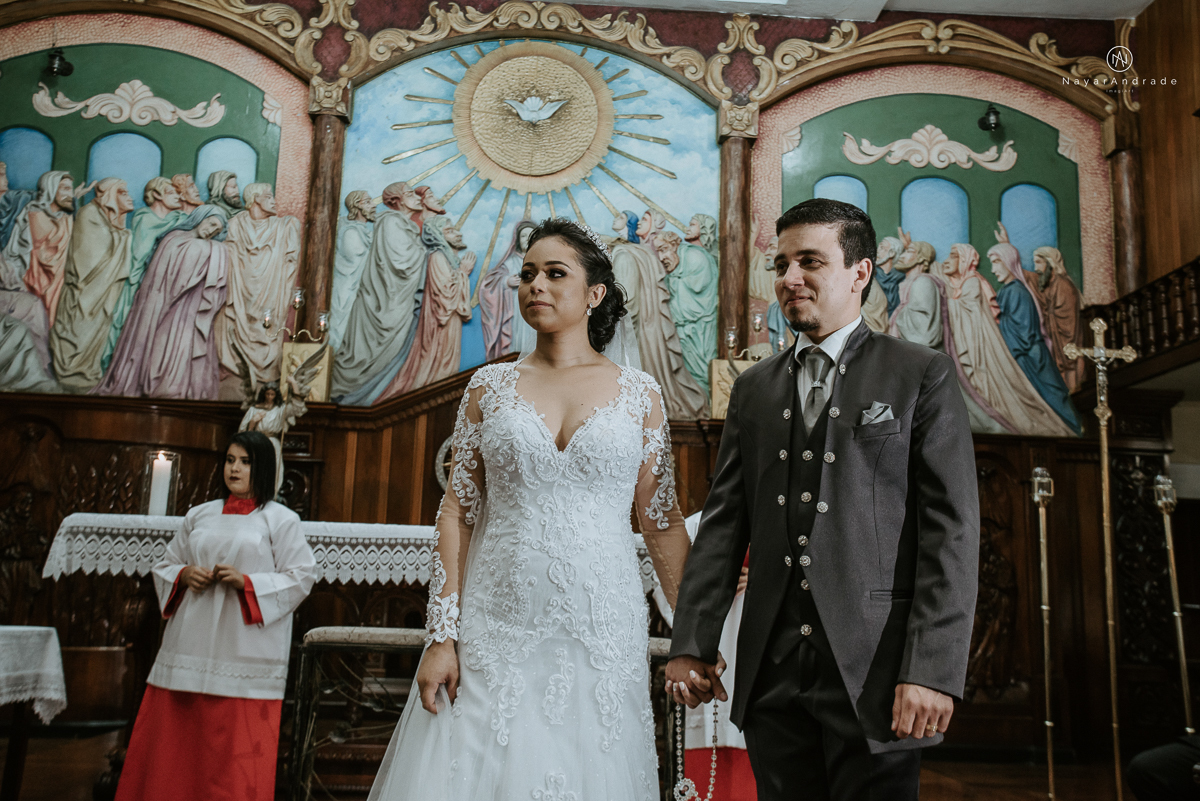 Fotos de cerimonia de casamento na igreja paroquia sao francisco de assis com fotos dos vitrais coloridos ideias de fotos artisticas na igreja