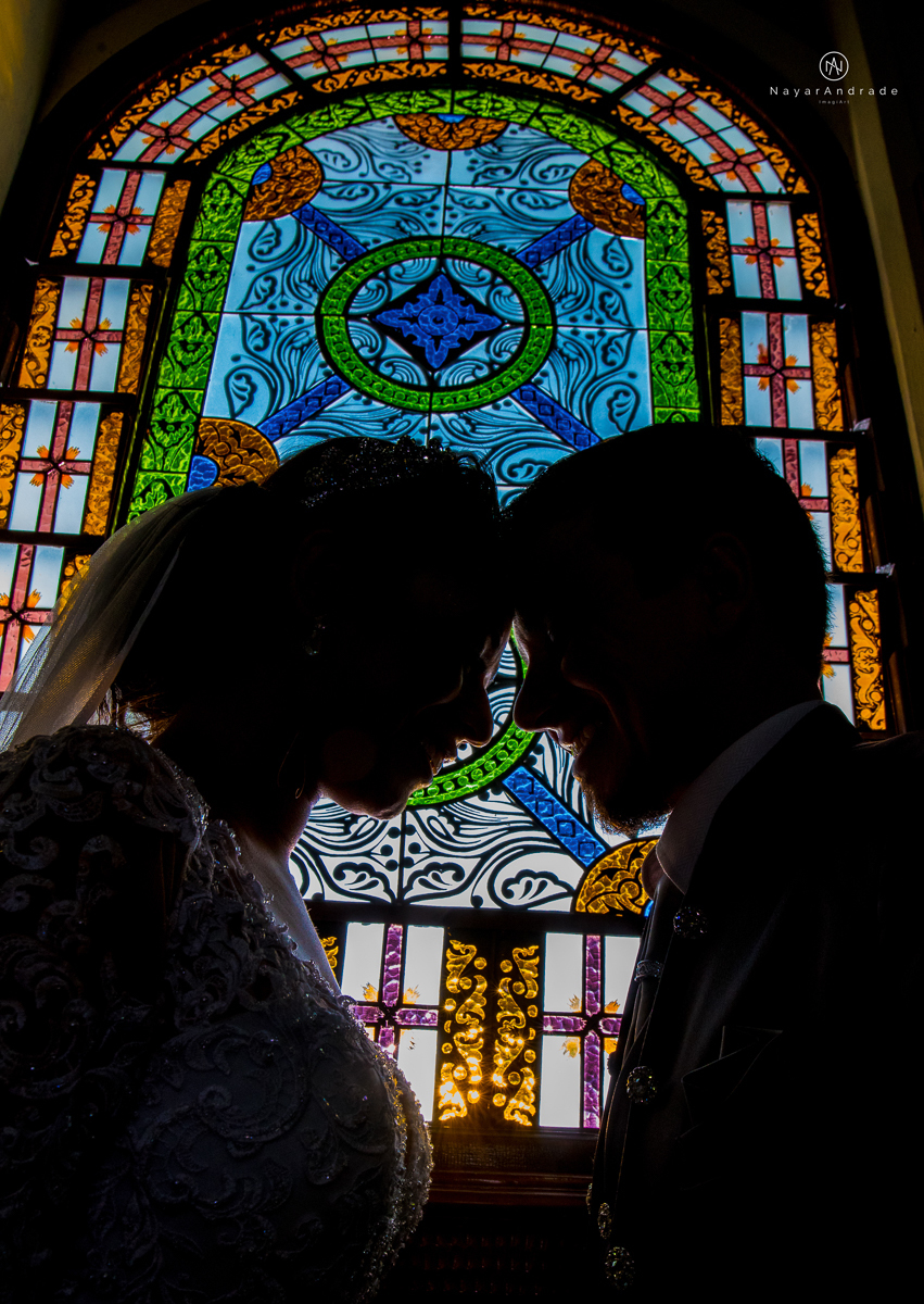 Fotos de cerimonia de casamento na igreja paroquia sao francisco de assis com fotos dos vitrais coloridos ideias de fotos artisticas na igreja