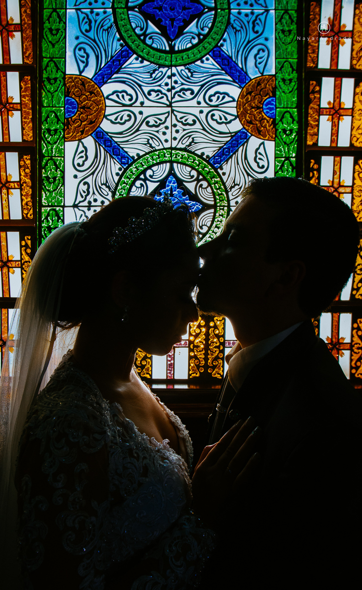Fotos de cerimonia de casamento na igreja paroquia sao francisco de assis com fotos dos vitrais coloridos ideias de fotos artisticas na igreja