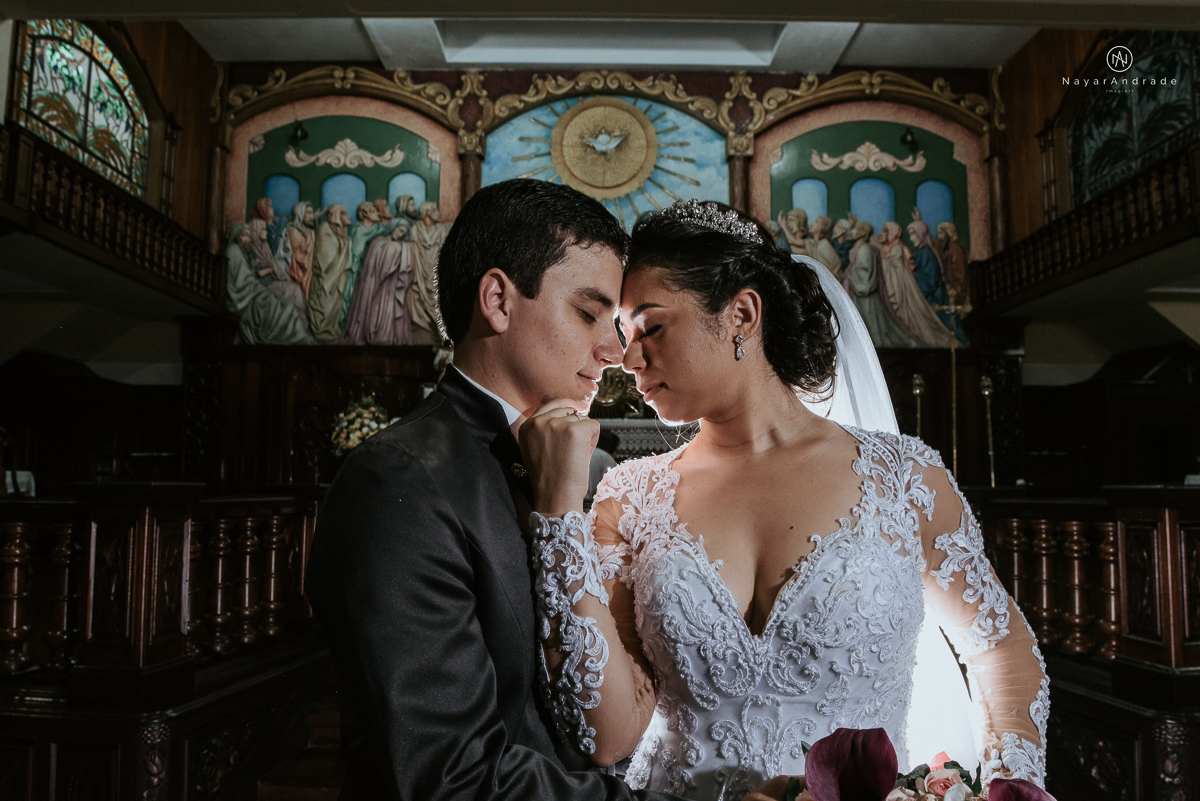 Fotos de cerimonia de casamento na igreja paroquia sao francisco de assis com fotos dos vitrais coloridos ideias de fotos artisticas na igreja