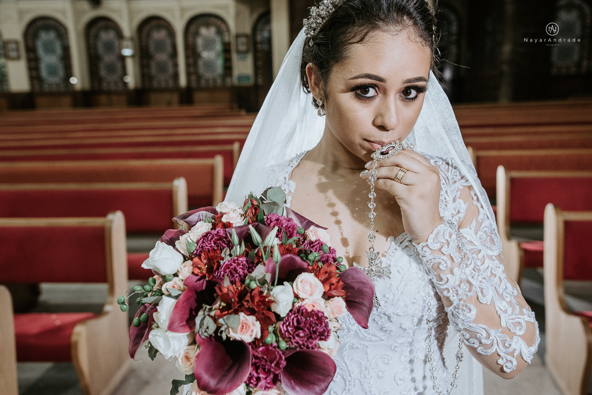 Fotos de cerimonia de casamento na igreja paroquia sao francisco de assis com fotos dos vitrais coloridos ideias de fotos artisticas na igreja