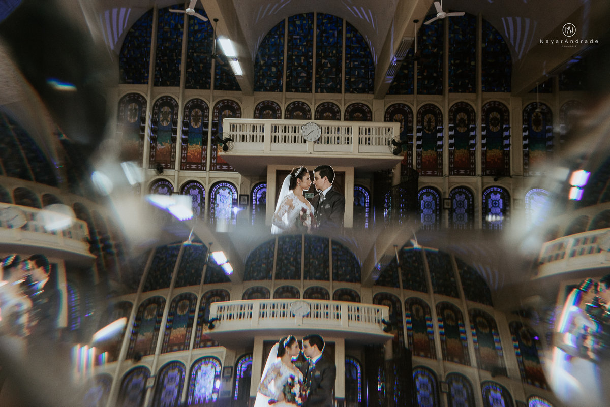 Fotos de cerimonia de casamento na igreja paroquia sao francisco de assis com fotos dos vitrais coloridos ideias de fotos artisticas na igreja