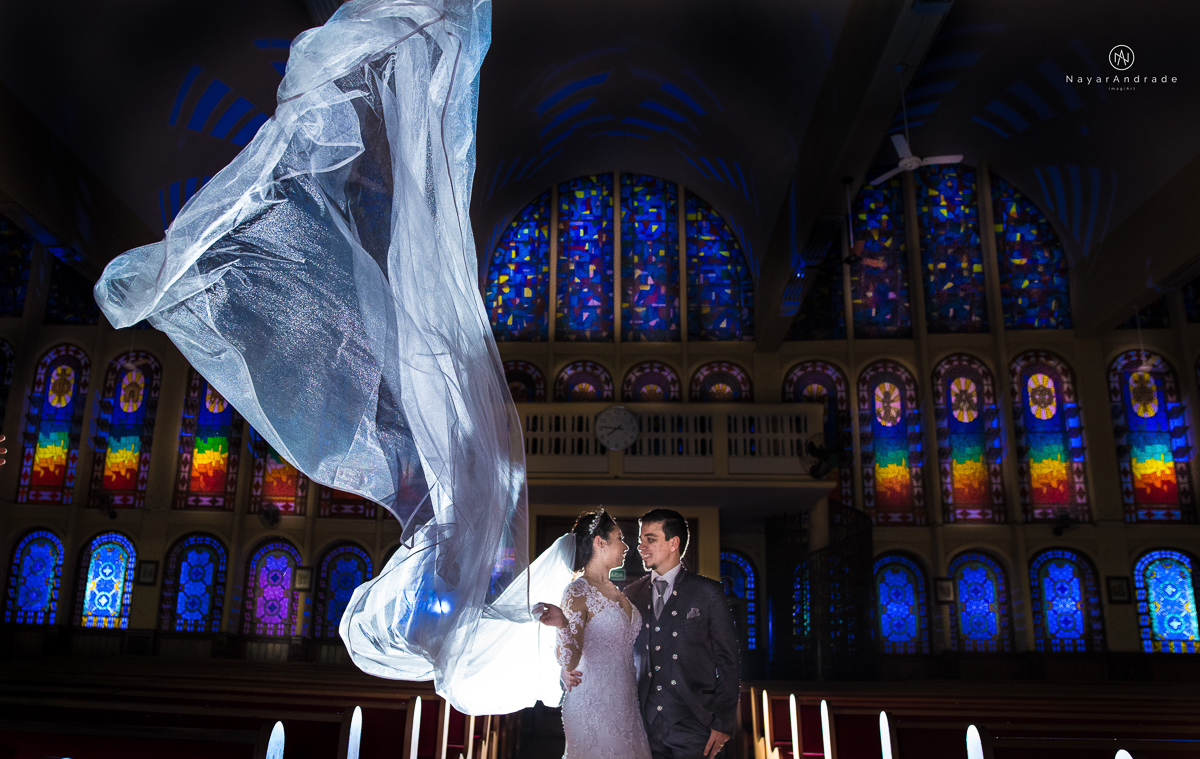 Fotos de cerimonia de casamento na igreja paroquia sao francisco de assis com fotos dos vitrais coloridos ideias de fotos artisticas na igreja
