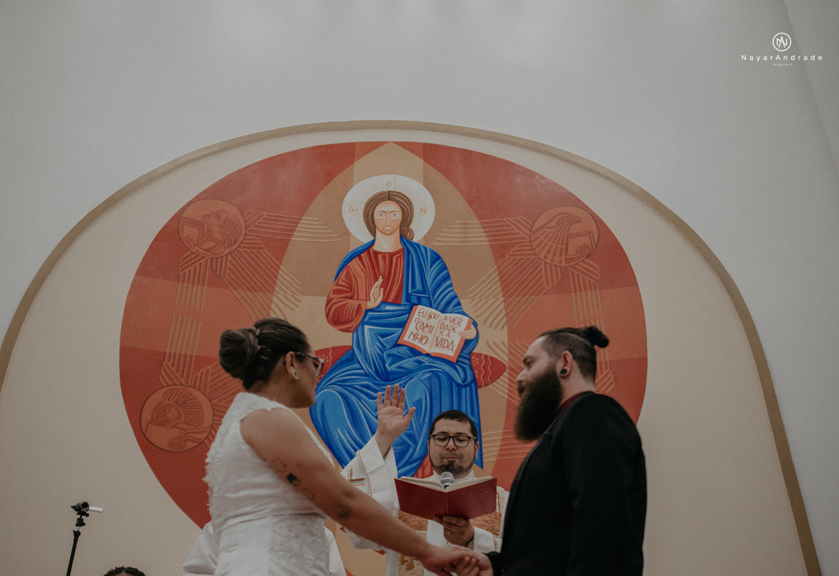 casamento casal rockeiro barbudo noiva com alargador noivo de camisa vermelha com tatuagem tatoo cigarro e fumacasamento casal rockeiro barbudo noiva com alargador noivo de camisa vermelha com tatuagem tatoo cigarro e fumaça e noiva deça e noiva de oculos