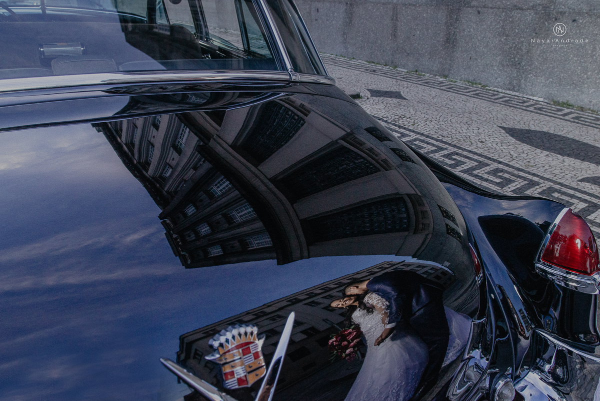 casamento feito na igreja assembleia de Deus e festa no salao, noivo de terno azul noiva de cabelo solto estilo romantica e fotos ao ar livre com por do sol muito amor familia envolvido buffet e decoracao em estilo rustico