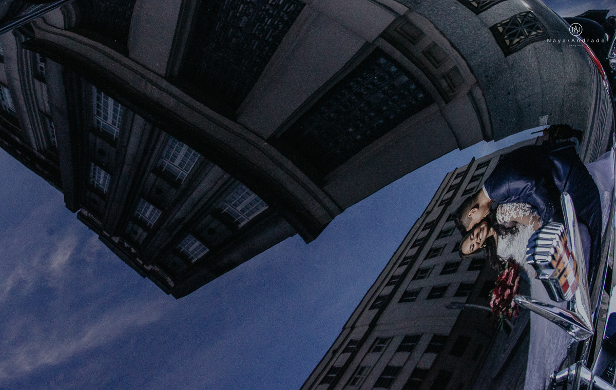 casamento feito na igreja assembleia de Deus e festa no salao, noivo de terno azul noiva de cabelo solto estilo romantica e fotos ao ar livre com por do sol muito amor familia envolvido buffet e decoracao em estilo rustico