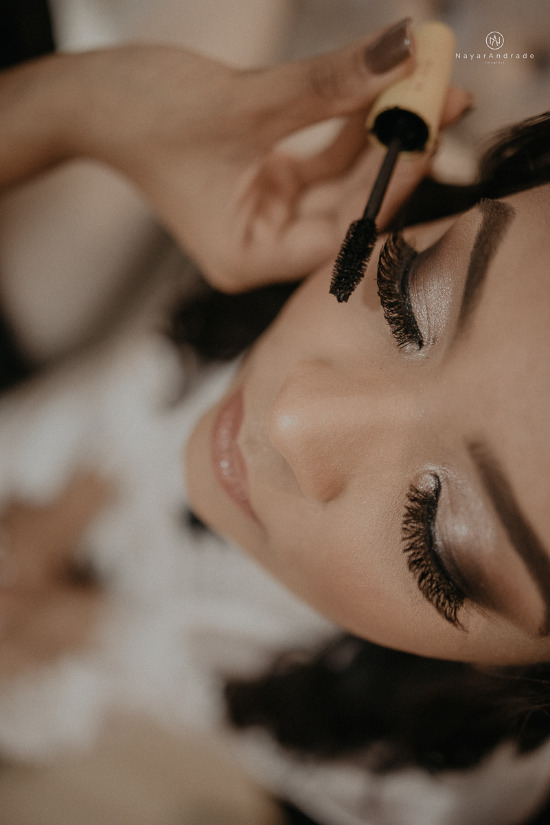 casamento feito na igreja assembleia de Deus e festa no salao, noivo de terno azul noiva de cabelo solto estilo romantica e fotos ao ar livre com por do sol muito amor familia envolvido buffet e decoracao em estilo rustico