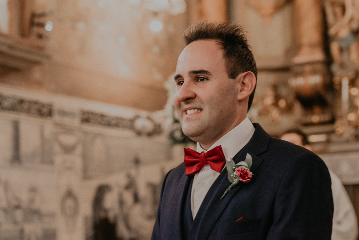 casamento catolico em santos na igreja santo antonio do valongo cerimonia classica noiva com matilha de quarto metros 