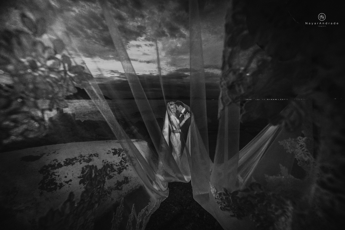 casamento catolico em santos na igreja santo antonio do valongo cerimonia classica noiva com matilha de quarto metros 