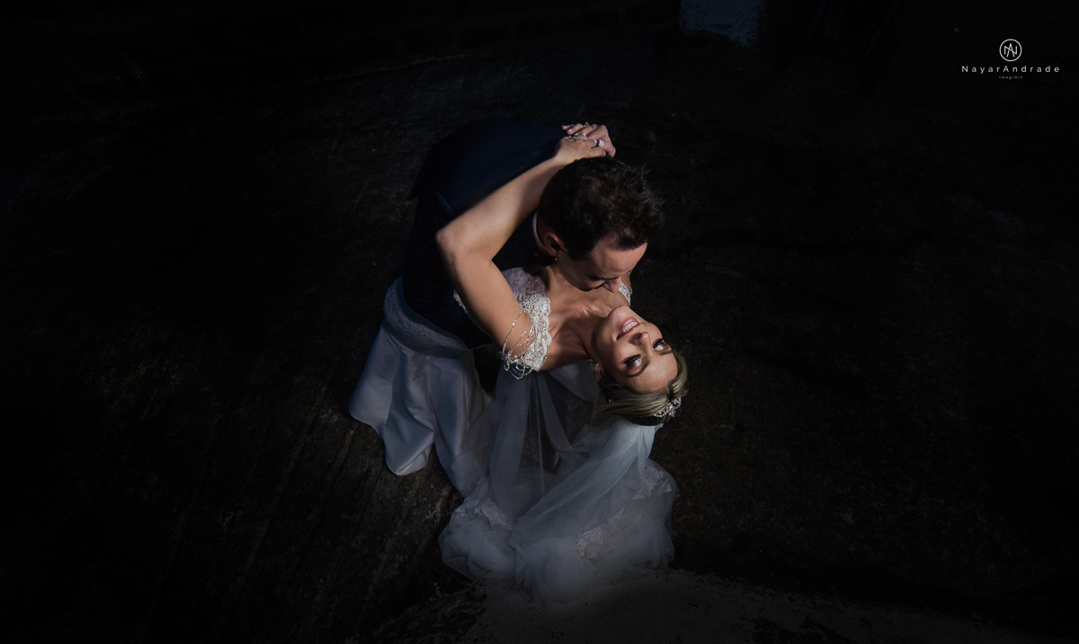 casamento catolico em santos na igreja santo antonio do valongo cerimonia classica noiva com matilha de quarto metros 