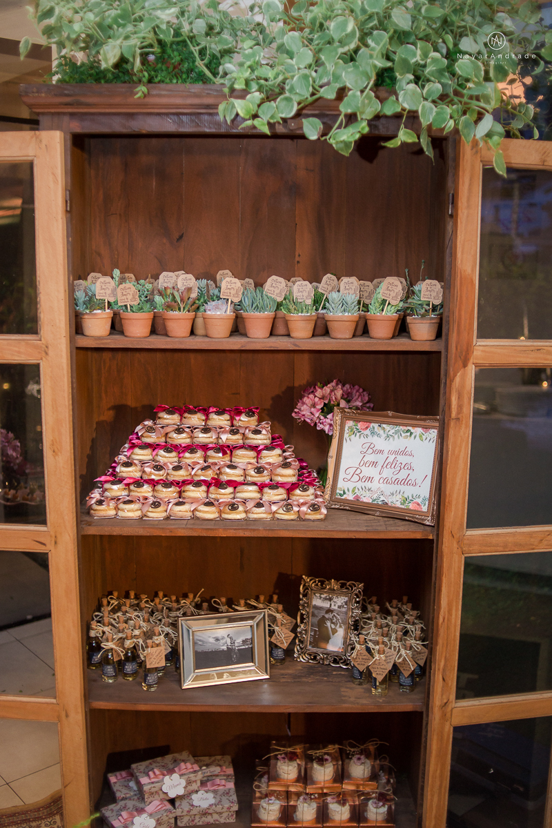 casamento catolico em santos na igreja santo antonio do valongo cerimonia classica noiva com matilha de quarto metros 