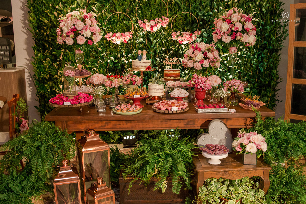 Doces da la brigoderia em santos doces finos CAsamento em santos na igreja santo antonio do valongo cerimonia classica noiva com matilha de quarto metros 