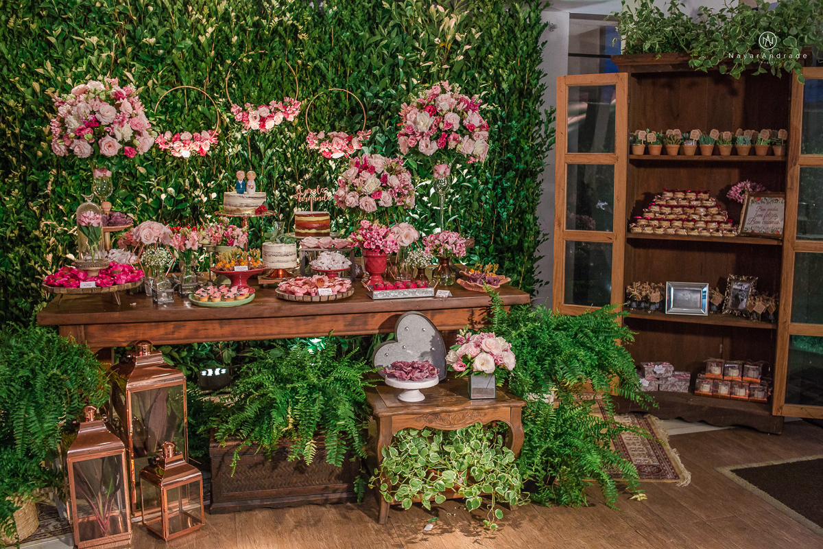 Doces da la brigoderia em santos doces finos CAsamento em santos na igreja santo antonio do valongo cerimonia classica noiva com matilha de quarto metros 