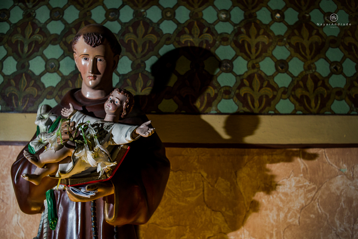 casamento catolico em santos na igreja santo antonio do valongo cerimonia classica noiva com matilha de quarto metros 