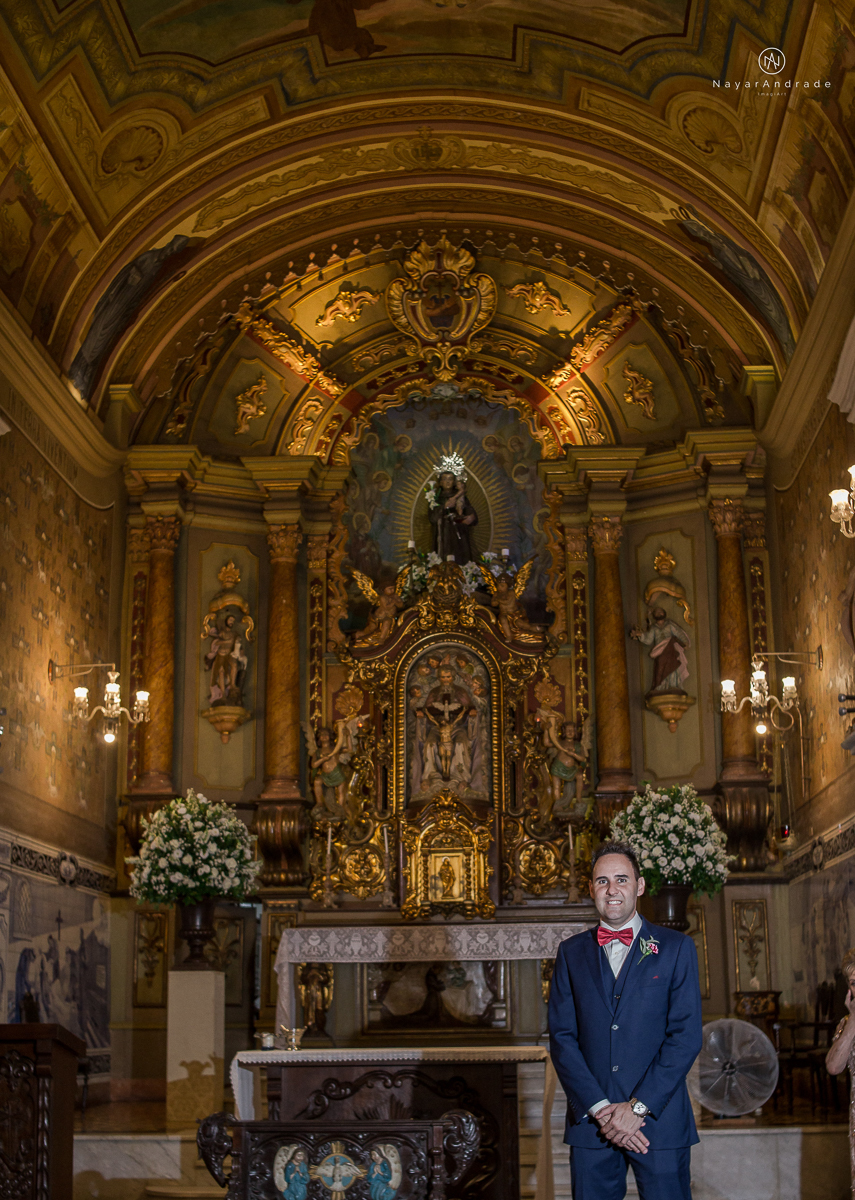 casamento catolico em santos na igreja santo antonio do valongo cerimonia classica noiva com matilha de quarto metros 